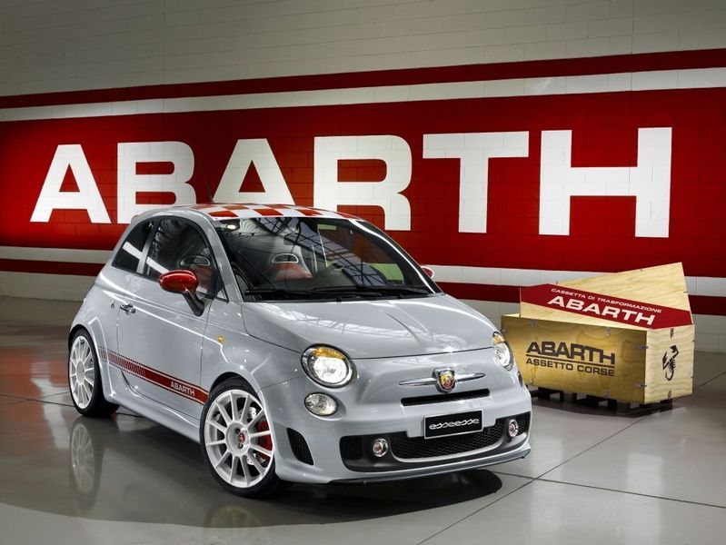Vorsicht, diese Knutschkugel meint es ernst: 160 PS und die graue Sonderfarbe Grigio Campovolo kennzeichnen den Abarth 500 esseesse. (Archiv: Vogel Business Media)