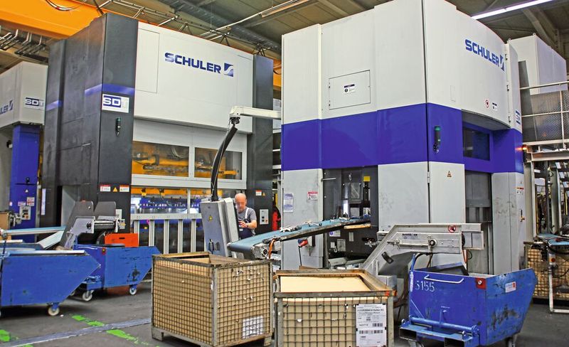 Rückgrat des Presswerks sind moderne, in die IT-Struktur des Unternehmens direkt eingebundene Schuler-Pressen. (Bild: Klaus Vollrath)