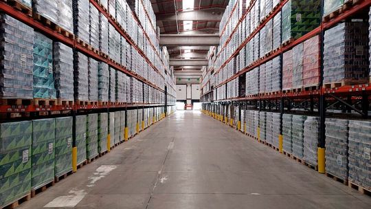 Der eigenen Angaben zufolge weltweit größte reine Kontraktlogistiker GXO aus dem US-amerikanischen Greenwich (Connecticut) übernimmt die Red-Bull-Logistik in Italien – in Frankreich ist man schon für die Österreicher aktiv.(Bild:  GXO)