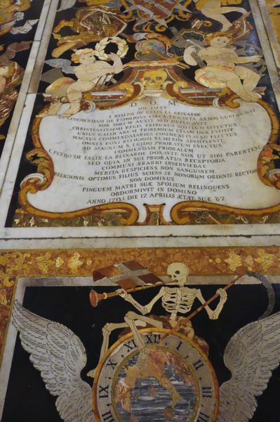 In keiner Kirche habe ich so viele Totenköpfe wie in dieser gesehen. (Bild: IT-BUSINESS)