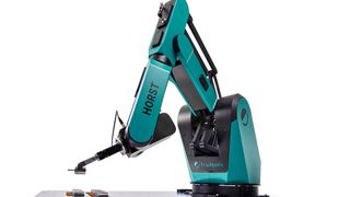 Mit dem neuen Allrounder Digital Horst1000 von Fruitcore Robotics sind viele neue Anwendungen möglich. Der Roboter sei wie geschaffen für die Maschinenbestückung und Pick-&-Place-Anwendungen, wie hier zu sehen ist.  (Bild: Fruitcore Robotics)