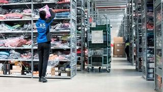 Das neue Zentrallager umfasst 250.000 Warenstücke von McTrek. (B+S)