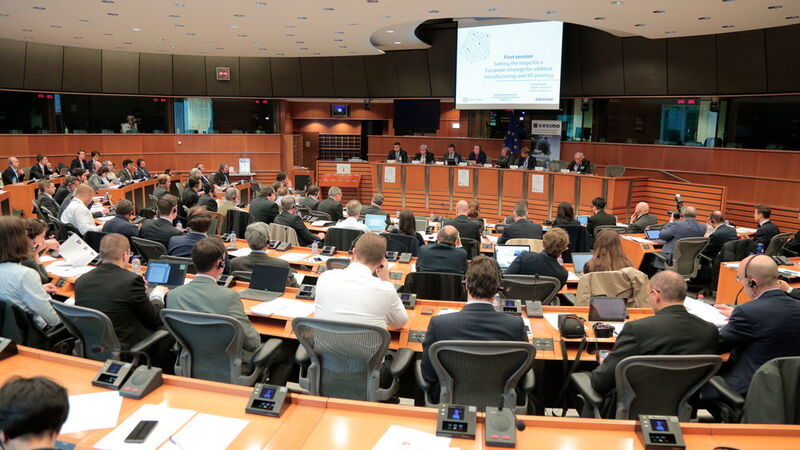 A well-attended conference at the European Parlament. (Cecimo)