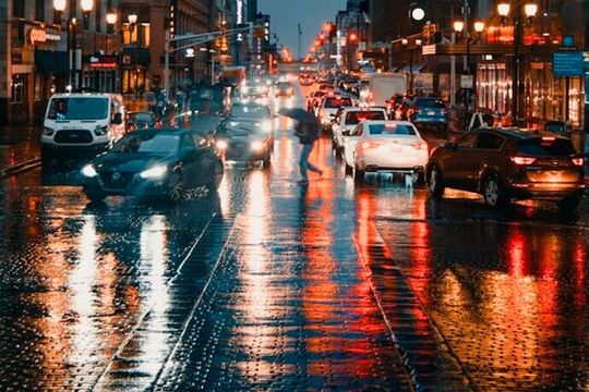 In den Wintermonaten mit Schmuddelwetter nehmen Onlinebestellungen stark zu – eine Herausforderung für Qualität und Geschwindigkeit der Lieferdienste.(Bild:  Pexels)