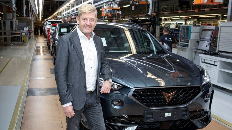 Seat- und Cupra-Chef Wayne Griffiths gab den Produktionsstart de Formentor in Matorell frei. (Seat)