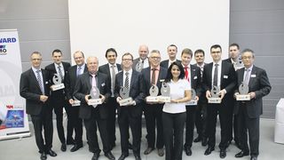 Innovation zahlt sich aus: Das gilt insbesondere für jene Unternehmen, die gestern Abend aus den Händen von MM-Chefredakteur Frank Jablonski die EMO Awards 2013 in Empfang nehmen konnten. (Bild: MM MaschinenMarkt)