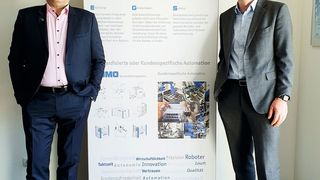 1996 gründete Robert Eby (links) das Automatisierungsunternehmen EGS Automatisierungstechnik. Jetzt hat Dunkermotoren das Unternehmen übernommen. Rechts im Bild: Uwe Lorenz, Geschäftsführer Dunkermotoren. (Dunkermotoren)