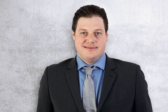 Auf dem Foto zu sehen ist Insolvenzverwalter Constantin Graf Salm-Hoogstraeten aus der Kanzlei Schultze & Braun.(Bild:  Schultze & Braun)