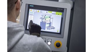 Die neue Coil-Paternoster- und Schneideanlage bei Morelo überzeugt durch eine bedienerfreundliche Steuerung mit Touch-HMI, die alle relevanten Parameter visualisiert. Eine Status-Meldeleuchte und eine mehrsprachige Menüführung mit individuellen Zugriffsrechten sorgen für hohe Sicherheit und einfache Handhabung. (Bild: Südstahl, Werbefotografie Weiss)