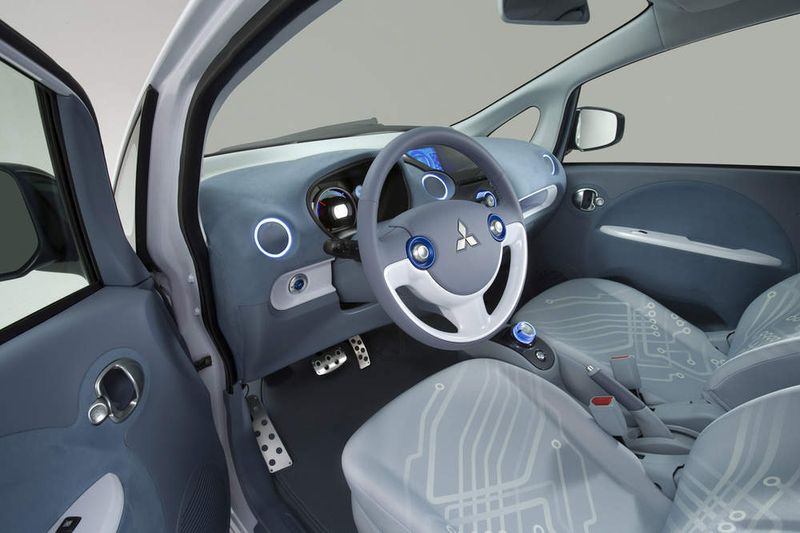 Der Innenraum soll vier Personen ausreichend Platz bieten, trotz lediglich 3,40 Metern Außenlänge. (Archiv: Vogel Business Media)