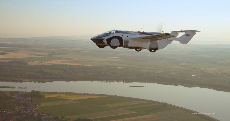 Das sieht eigenartig aus, funktioniert aber. Rund 190 km/m sind möglich, die maximale Flughöhe beträgt 8.200 Fuß, knapp 2.500 Meter. (Bild: Klein Vision)