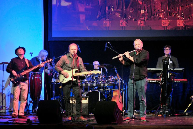 Schwäbischer Bluesrock mit „Waschbrett“ sorgte für Stimmung. (Zietz/»kfz-betrieb«)