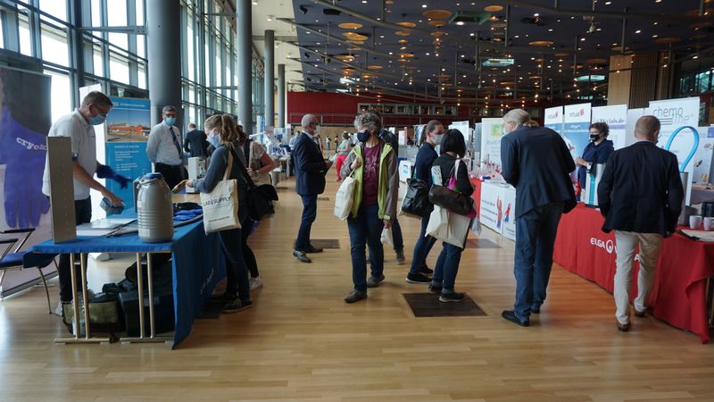 Die Dresdener ließen sich von der Maskenpflicht nicht abschrecken.  Alle Infos zu den LAB-SUPPLY-Messen – Termine, Vortragsprogramm und Ausstellerliste – finden Sie unter www.lab-supply.info (LABORPRAXIS, Krause)