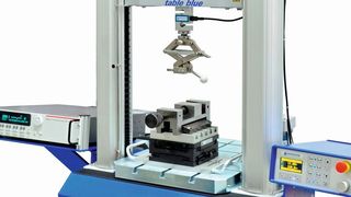 Weidmüller setzt bei der präzisen Prüfung von gefertigten Bedienelementen, elektrischen Steckverbindungen und Kontaktsystemen an seinem Standort im chinesischen Suzhou auf eine Universalprüfmaschine des Typs Inspekt table 5 von Hegewald & Peschke, die mit einer Zugkraft von 5 kN zu den Anlagen aus dem Mittellastbereich zählt. (Hegewald & Peschke)