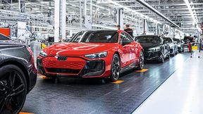 Um die Fertigung schneller, robuster und flexibler zu machen, muss die Produktion IT-orientierter gestaltet werden. Dafür braucht es auch virtuelle Steuerungen. (Bild: Audi AG)