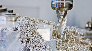 Mit überlegt ausgewählten Spannmitteln lässt sich die Wirtschaftlichkeit von Fünf-Achs-Bearbeitungszentren deutlich steigern. Die anfänglichen Mehrkosten für die Spannsysteme amortisieren sich in der Regel bereits innerhalb kurzer Zeit.  Bild: Schunk (Archiv: Vogel Business Media)