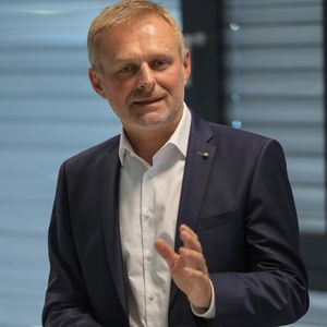 CFO Andreas Schoberleitner: „Mit einem Umsatzwachstum von rund 6 Prozent hat Keba im Geschäftsjahr 2025/26 eine solide Entwicklung erzielt – trotz eines weiterhin herausfordernden wirtschaftlichen Umfelds.“(Bild:  GregorHartl.at)