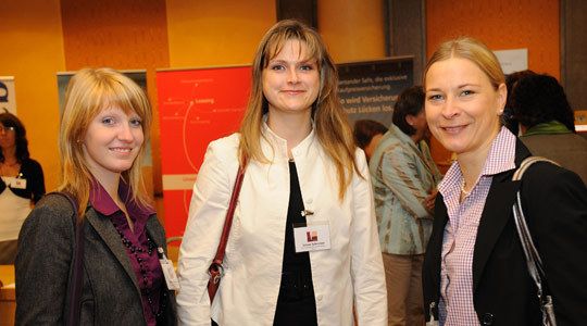 Gespannt auf die Workshops (v.li): Bettina Lippmann, Sandy Schreiber (beide ALV Automobile Gotha) und Bettina Heinemann (Jato Dynamics). (Archiv: Vogel Business Media)
