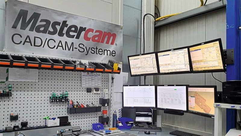 Auch der Kommandostand der Fertigungszelle nutzt MDM, um die Aufträge zu steuern und das NC-Programm an die Maschine zu schicken. (Mastercam)