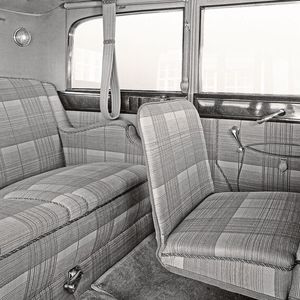 Der Innenraum einer sogenannten Pullman-Limousine aus dem Jahr 1931. Dieser bot Reisenden besonders viel Platz, indem man das Fahrgestell mit dem längsten verfügbaren Radstand innerhalb einer Baureihe verwendete.(Bild:  Mercedes-Benz)