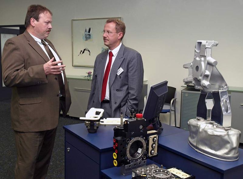 Neben Fachvorträgen zu hocheffizienten Automatisierungslösungen gab es beim Arbeitskreis Automatisierung des Industrieverbands Massivumformung einen intensiven Gedankenaustausch über innovative Entwicklungsprojekte. (Archiv: Vogel Business Media)