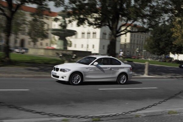 Der BMW ActiveE: Im Rahmen eines Forschungsprojekts werden Fahrer in Berlin gesucht, die das elektrifizierte 1er Coupe fünf Monate lang testen sollen (Bild: BMW)