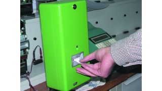 1 Im Einsatz: Kompakte Entwerter für Busse und Bahnen.  Bilder: elgeba (Archiv: Vogel Business Media)