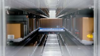 Pakete im Logistikbereich von Hirschmann Automotive am tschechischen Standort in Vsetín. (Bild: Hirschmann Automotive)