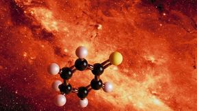 Im Herzen unserer Galaxie entdeckten Wissenschaftler das erste schwefelhaltige sechsgliedrige Ringmolekül, das sich in einer interstellaren Wolke verbirgt. (Bild: MPE/ NASA/JPL-Caltech )