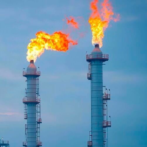 The World Bank’s 'Global Gas Flaring Tracker Report' shares that global gas flaring increased from 157 bcm in 2024 to 167 bcm in 2025, a 6 % increase. (Source: ©  JAYDA RIN - stock.adobe.com)