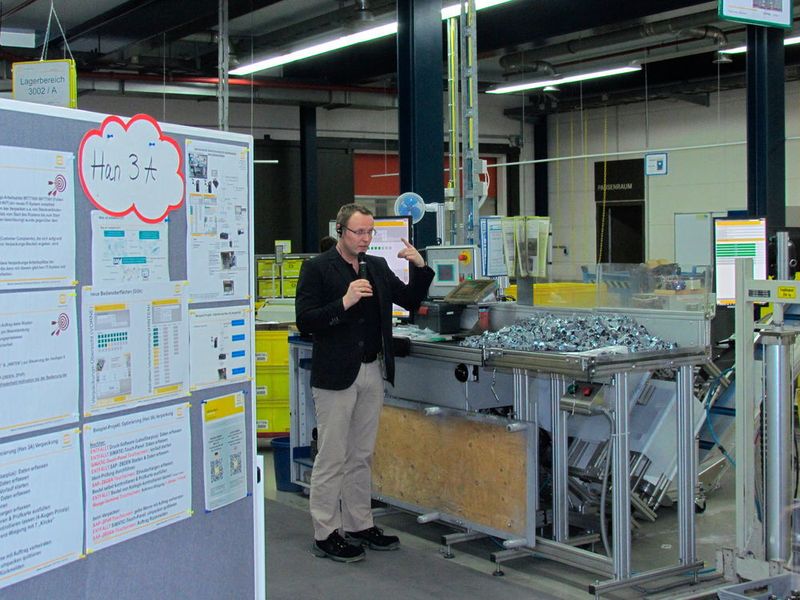 Auch an einem Han-3A-Verpackungs-Arbeitsplatz ist MICA bei Harting im Einsatz.  (S.Häuslein/konstruktionspraxis)
