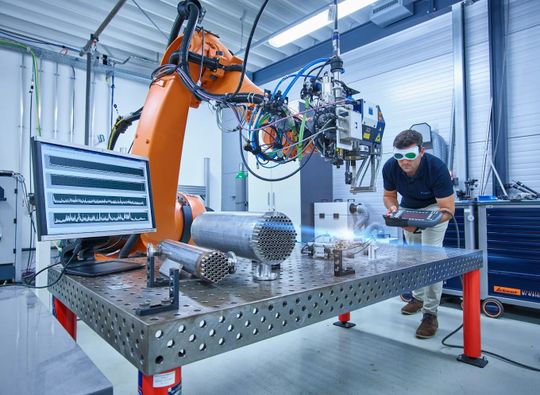 Das Zentrum für Mechatronik und Automatisierungstechnik gGmbH (ZeMA) betreibt anwendungsorientierte Forschung und industrienahe Entwicklung in den Bereichen Sensorik und Aktorik, Fertigungs- sowie Montageverfahren und deren Automatisierung. (Bild:  ZeMA)