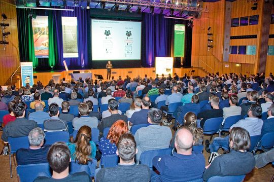 Zwischen 1000 und 1200 fachlich versierte Software-Ingenieure halten sich alljährlich auf dem ESE Kongress über Software-Trends auf dem Laufenden.(Bild:  Elisabeth Wiesner)