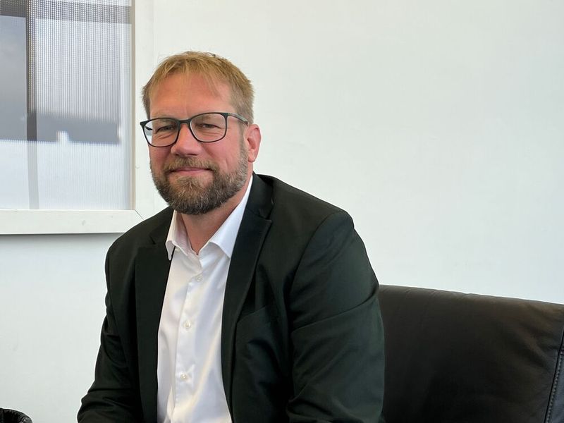 Dr. Alexander Seyferth erklärt im Gespräch mit IT-BUSINESS die Eckpunte des neuen Partnerprogramms und der neuen Vertriebsorganisation Gamma Sales. (Bild: Vogel IT-Medien)