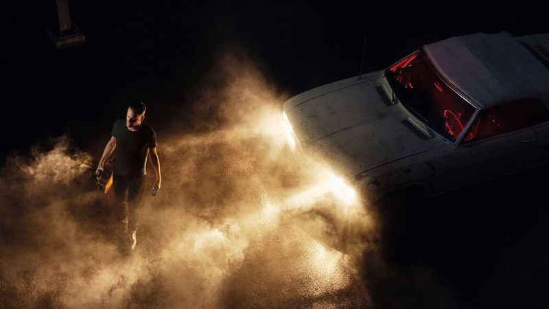 Fotografiert und arrangiert hat die Motive des neuen Pirelli-Kalanders der Musiker Bryan Adams. (Bild: Pirelli Kalender 2022, Bryan Adams)