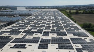 BMW hat im Werk Dingolfing die viertgrößte Photovoltaikanlage Deutschlands in Betrieb. (Bild: Sunrock)