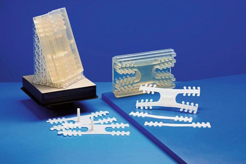 Mit einer 3D-gedruckten Form konnte Braskem sehr schnell seine Spritzgießmaschine auf eine Serienproduktion für Masken-Halterungen umrüsten.  (Bild: Formlabs)