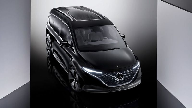 Beim 4,95 Meter langen Showcar spielen die Designer mit dem Mercedes-Markenzeichen, dem Stern. (Bild: Mercedes)