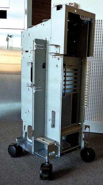 Bei Schnekenburger werden nicht nur Blechteile gefertigt, sondern diese auch zu kompletten Baugruppen montiert. Da müssen sowohl die Einzelteile passgenau sein als auch das Erscheinungsbild der fertigen Baugruppe 100%ig stimmen. (Bild: Kuhn)