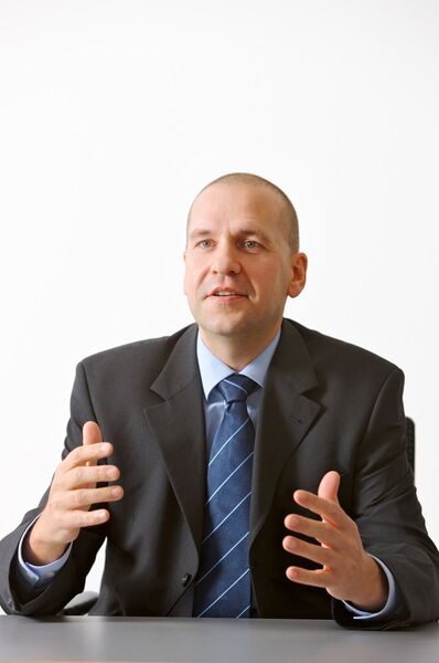 Steffen Haack, Mitglied des Vorstands von Bosch-Rexroth: „Als Leitanwender von Industrie 4.0 sammeln wir in unseren eigenen Werken wertvolle Praxiserfahrungen, die auch in die Entwicklung neuer Produkte einfließen.“ (Bild: Wolfram Scheible)