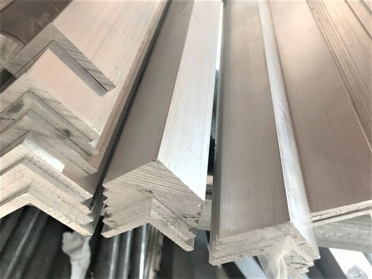 Die deutsche Aluminiumindustrie hat sich in letzter Zeit gut geschlagen, sagt Aluminium Deutschland e. V.. Vor allem die Halbzeuge haben gut performt, heißt es. Doch es drohen natürlich auch Unbilden. Hier mehr dazu. Die deutsche Aluminiumindustrie hat sich in letzter Zeit gut geschlagen, sagt Aluminium Deutschland e. V.. Vor allem die Halbzeuge haben gut performt, heißt es. Doch es drohen natürlich auch Unbilden. Hier mehr dazu.