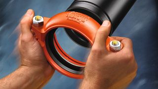 Montagefertige, flexible Kupplung Typ 177 QuickVic  (Bild: Victaulic)