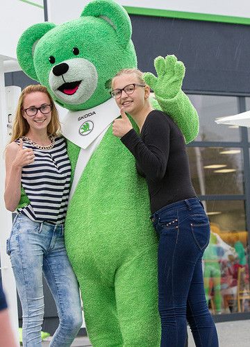 Zur Betriebseröffnung assistierte Skoda Deutschland mit einem Promotion-Team und dem Maskottchen „Eddy, der Teddy“. (Foto: Mirko Haude)