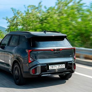 Der 4,43 Meter lange Seltos trifft auf VW T-Roc, Skoda Karoq, Nissan Qashqai oder Renault Symbioz.(Bild:  Kia)