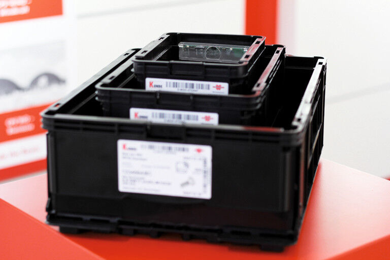 Kompatibel für gängige Behältergrößen: Das I-Bin-Modul beinhaltet eine Kamera, die den Behältern „auf den Grund“ geht. (Bild: Würth Industrie Service)