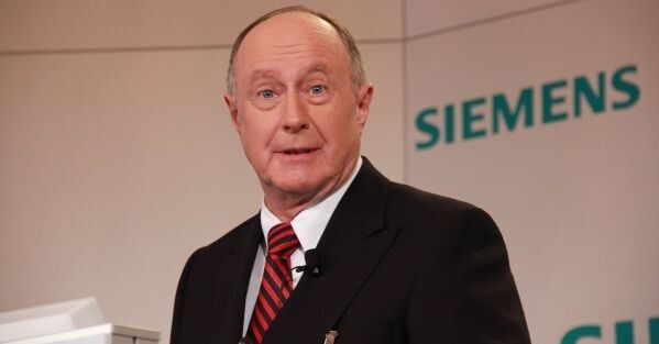 So überrascht war er gar nicht: Anton S. Huber, CEO der Siemens-Division Industry Automation, bei einer Siemens-Pressekonferenz. Beim Thema Industrie 4.0 allerdings vertritt er teilweise skeptische Positionen. (Bild: Schäfer)