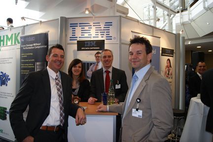 Holger Böhm, Systemworks AG am Gemeinschaftstand von IBM und Azlan. (Archiv: Vogel Business Media)