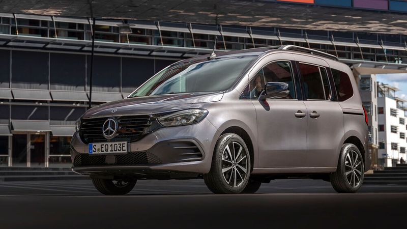 Zum Start gibt es den praktischen Kompaktvan als 4,50 Meter langen Fünfsitzer mit kurzem Radstand. (Bild: ©Mercedes-Benz AG)