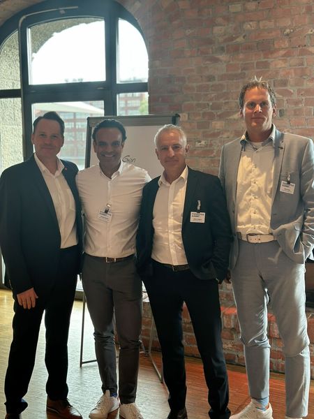 Auch in diesem Jahr wieder dabei: (v. l.) Markus Hollerbaum (Siewert & Kau), Santosh Wadwa (Fujitsu), Stefan Langhirt (PROFI) und Mirco Krebs (Lenovo) sowie.... (Bild: Vogel IT-Akademie)