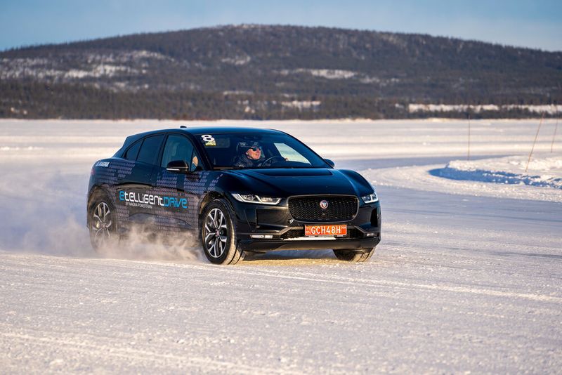 Das neue Magna-System besteht aus zwei Elektromotoren, die für je eine Achse zuständig sind. (Bild: jf)